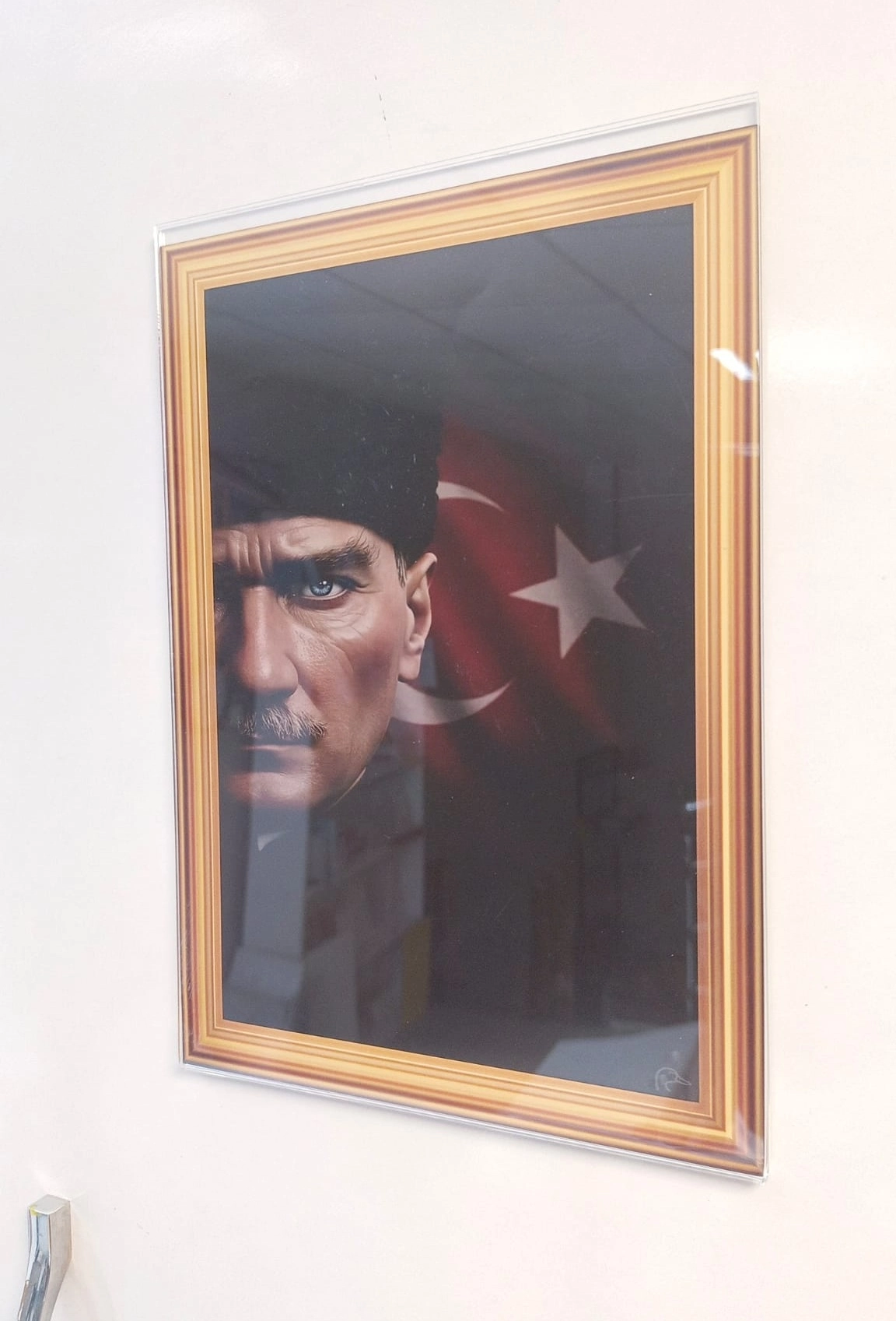A4 Pleksi Çerçeve 1881-03 Çerçeve Duvar Tipi Dikey Pleksi Çerçeve Yapışkanlı
