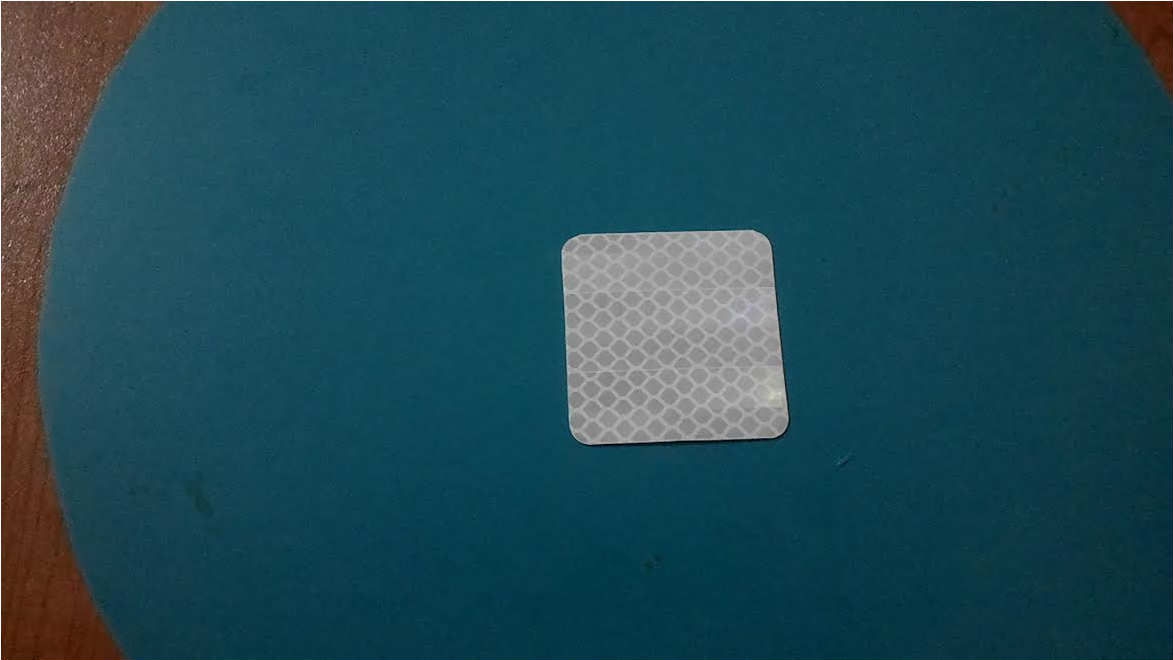 Beyaz Kapı Reflektörü Yapışkanlı Renk (5cm x 5cm)
