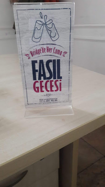 Masaüstü T Tipi Dikey 10,5x21cm Flayer